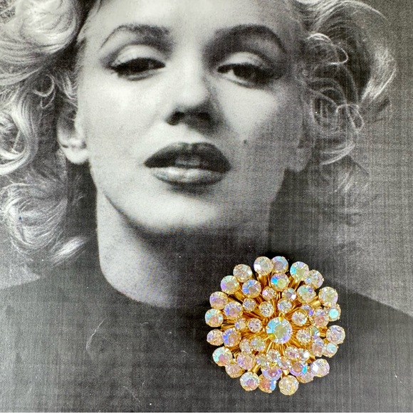 Large Vintage Aurora Borealis gold-tone sunburst brooch pin - Picture 3 of 4